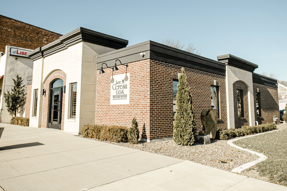 Brick exterior of the Illinois Valley Endodontics office